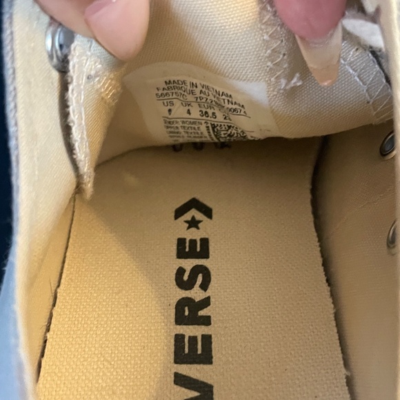 Grey size 6 women’s Converse low tops - Picture 3 of 5